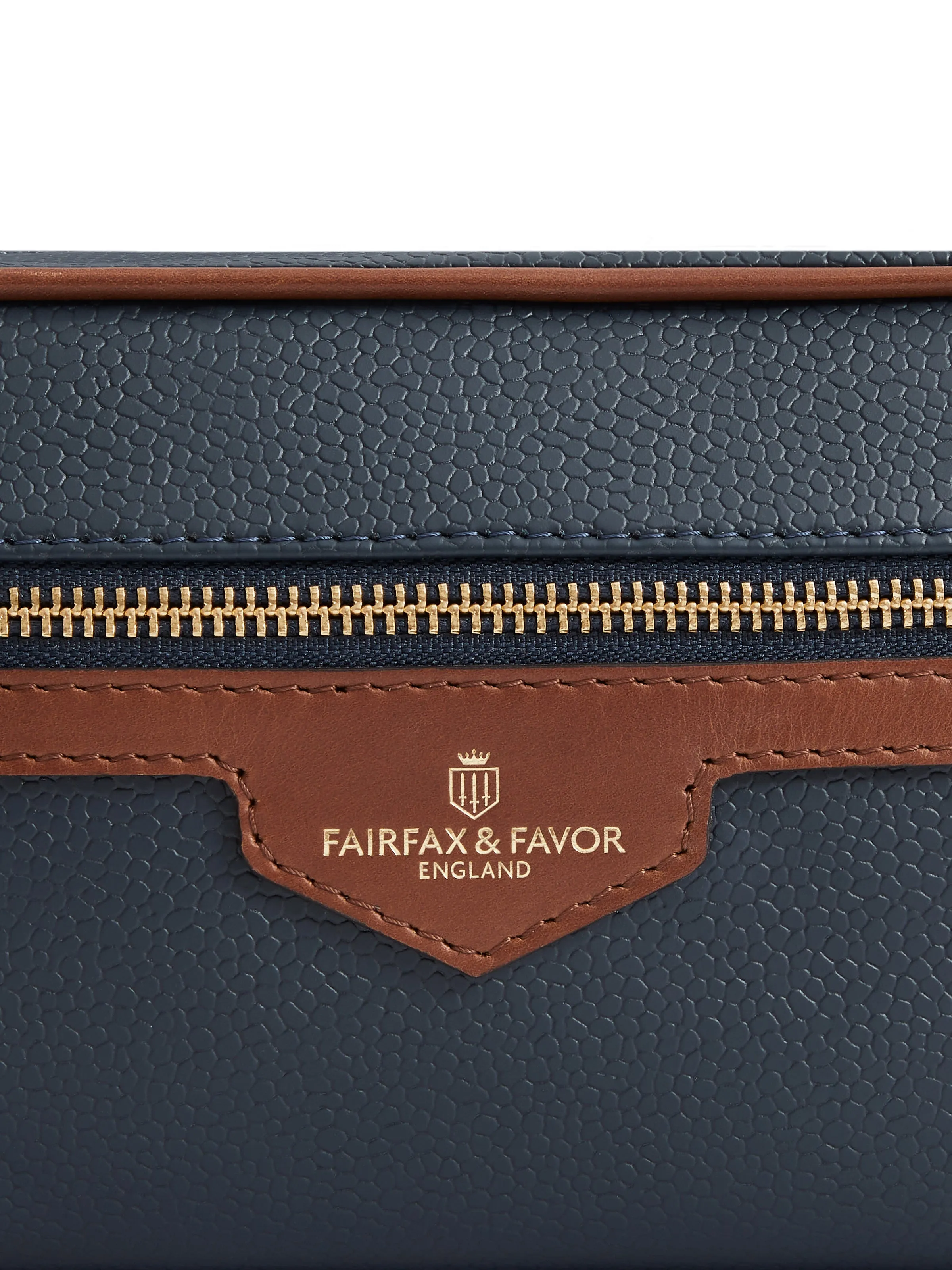 Britannia Washbag - Navy Scotchgrain
