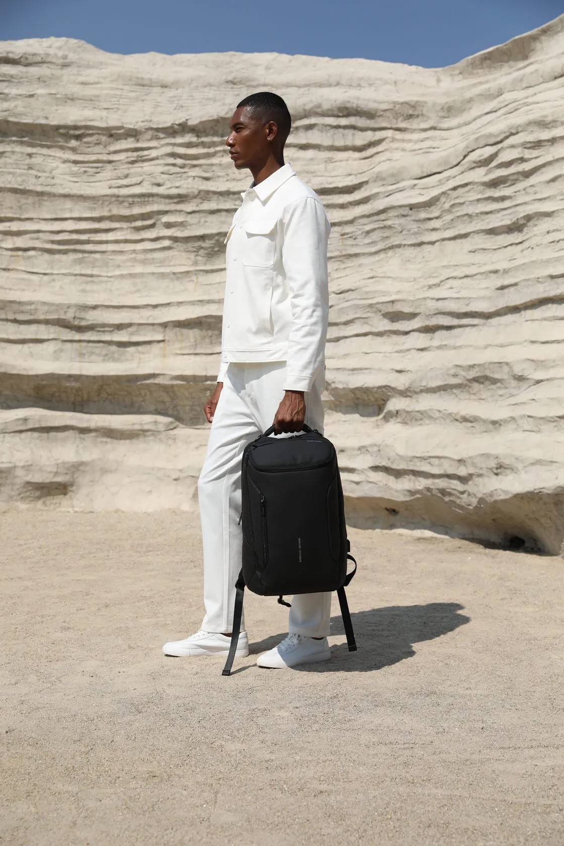 Compacto Pro: MarkRyden Top Seller Futuristic Design Simple Large Capacity Daily Backpack