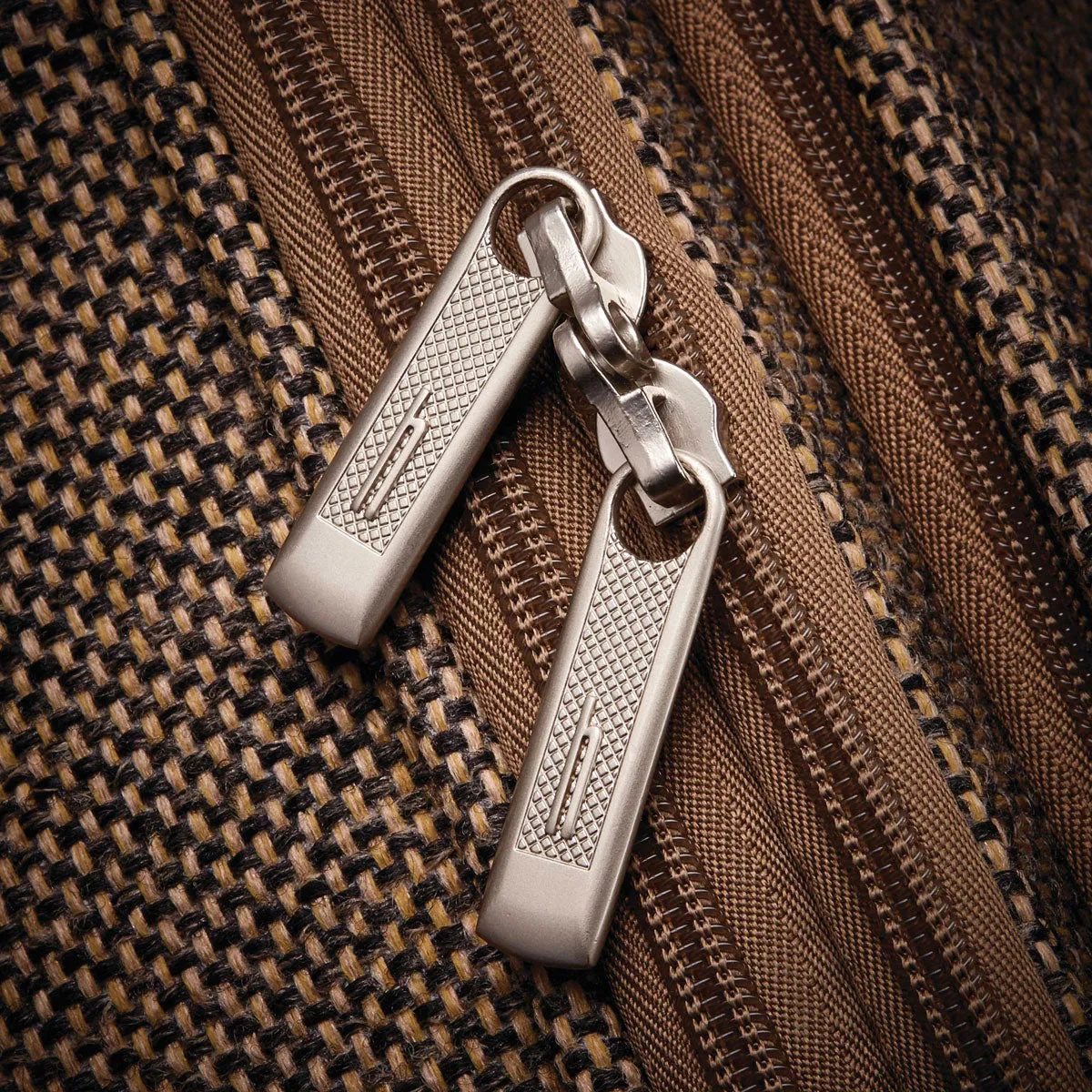 Hartmann Tweed Legend Global Carry On Expandable Spinner